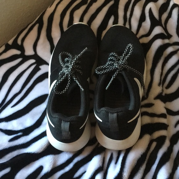 Nike’s - Picture 4 of 4